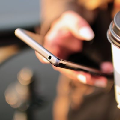 hands-coffee-smartphone-technology hands-coffee-smartphone-technology